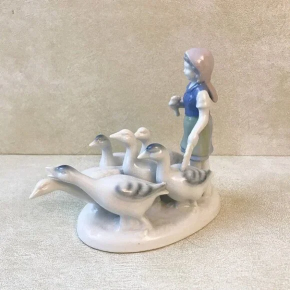 Gerold Porzellan Bavaria Western Germany Figurine Girl Geese Ducks collectors - Picture 5 of 12